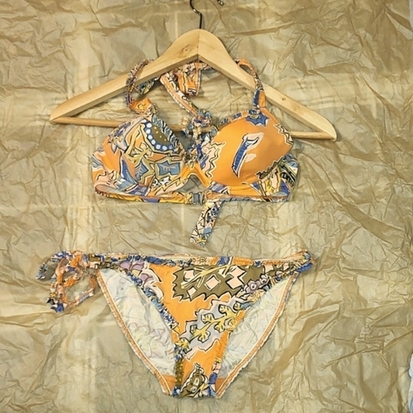 Aubade Paris Ruffle bikini  tropical print, 32C Bra - XS Bottom - Picture 6 of 16